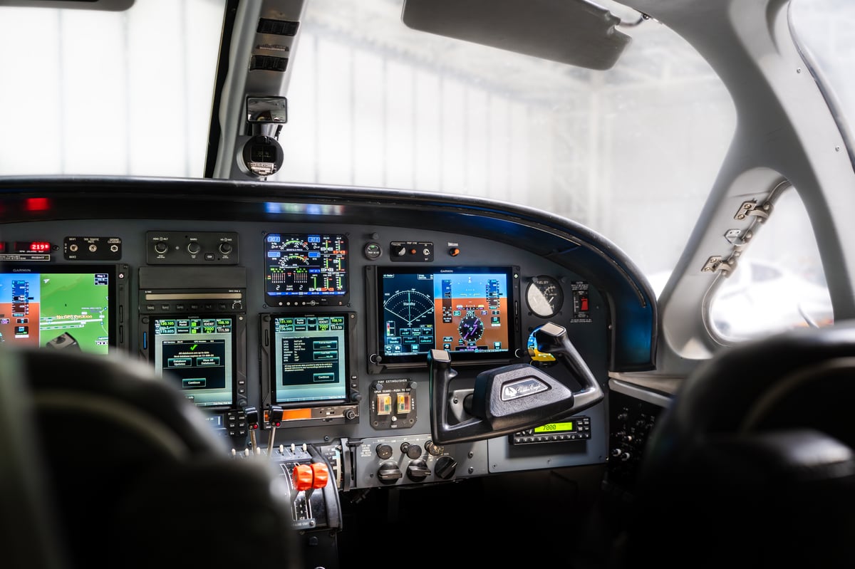Cessna 421 Golden Eagle_glasscockpit_2