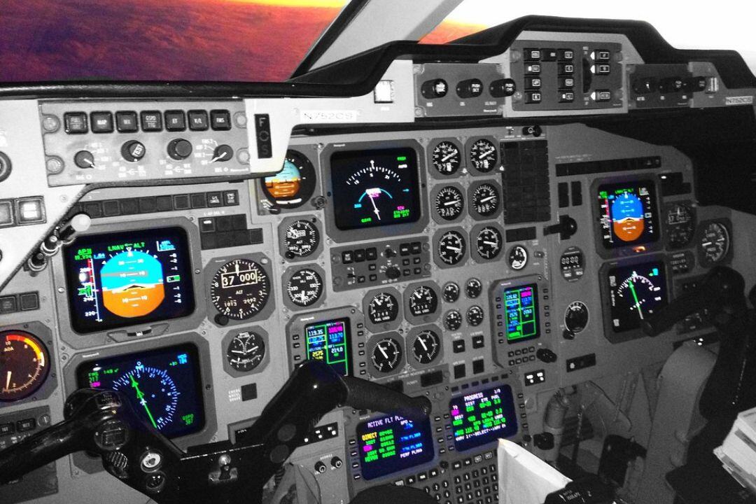 ATs hawker 800 cockpit